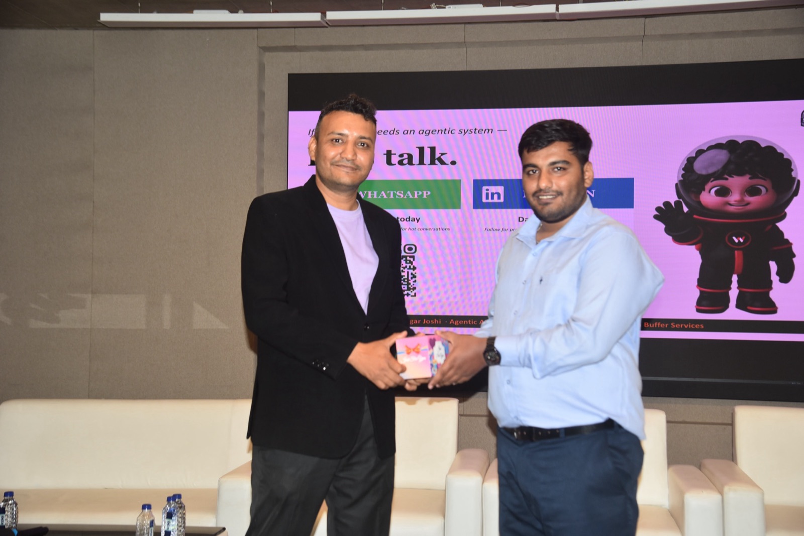 Jigar Joshi receiving a token of appreciation from MDCA for active participation at DOT NET DAY 11